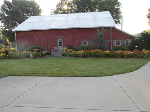 Barn west 2006